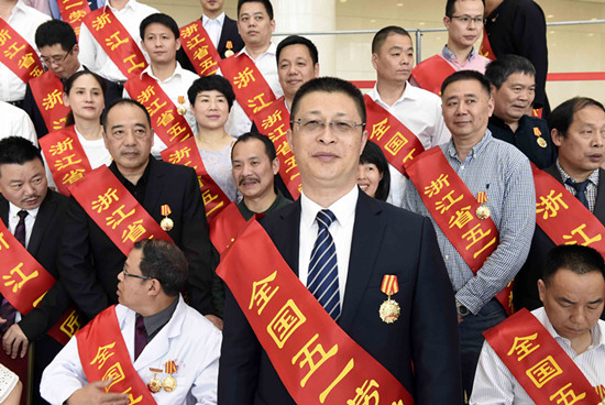 打造新能源“国家队” 共享绿色“超威梦” ——记全国五一劳动奖章获得者、超威集团董事长周明明
