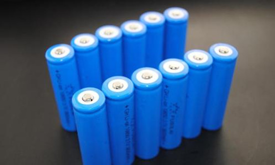 动力电池蓝皮书：新能源动力电池产销快速增长