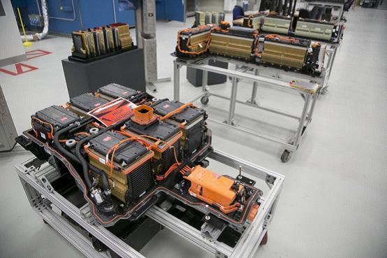 无钴富锂材料锂化过程中结构衍变的研究