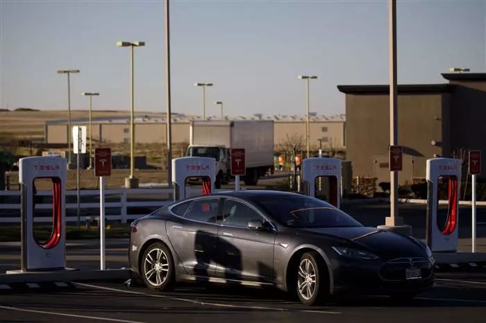 电动汽车,中国充电桩数 电动汽车,中国充电桩数