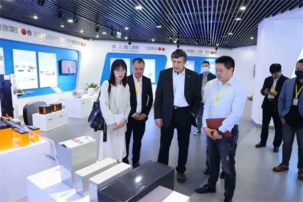 诺奖得主“入职”超威集团，高性能新材料研发有望提速