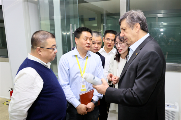 诺奖得主“入职”超威集团，高性能新材料研发有望提速