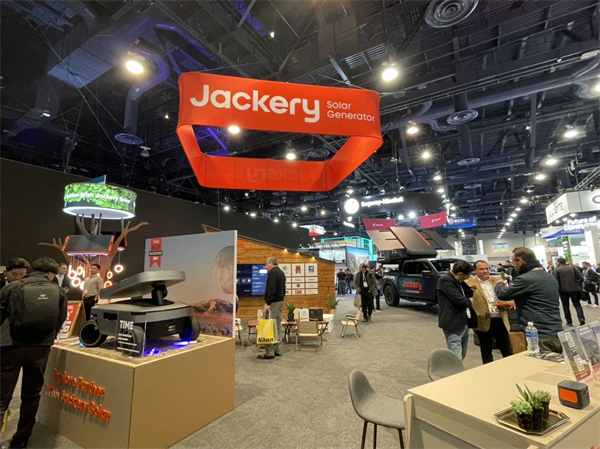 华宝新能携《时代周刊》获奖产品Jackery电小二光充火星机器人闪耀CES 2024