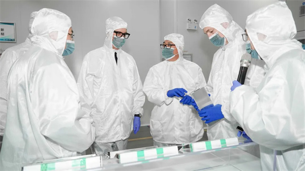 大众电动化全面出击，最受益的竟然是Ta？